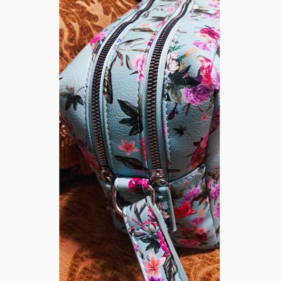 👉LAST CHANCE‼️Steve Madden Cosmetic Bag Light Blue Floral Double Zip Weekender - Picture 4 of 14